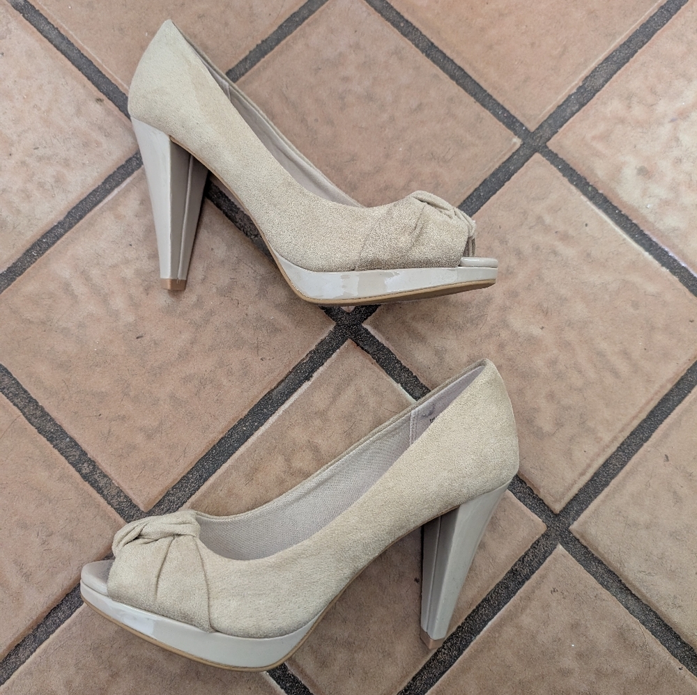 Vintage 2000's Payless Fioni Peep Toe Pumps